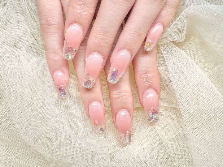 初夏ネイル｜上品な透明感で選ぶ色とデザイン | NICENAIL公式コラム